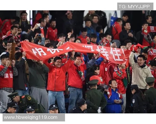 足球场上的呐喊与激情：解密球迷如何为偶像喊出名字的背后故事